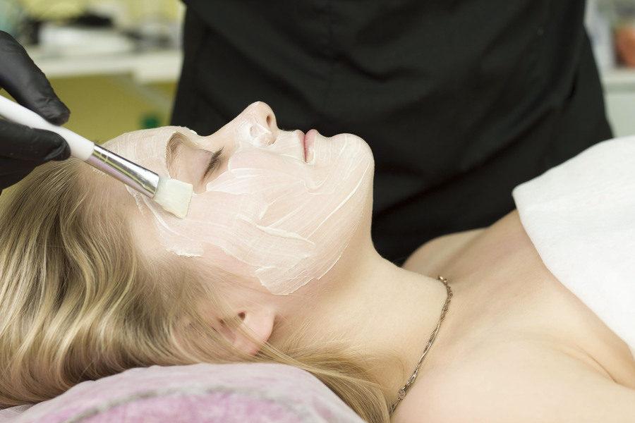 Этапы сливочного пилинга: от нанесения до лифтинг-эффекта